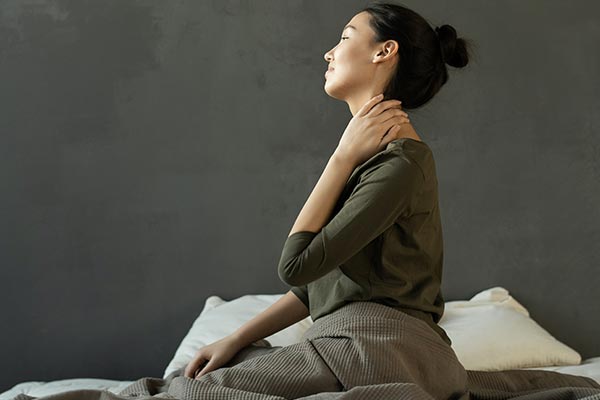 5 movimientos para aliviar la tensión muscular de cuello